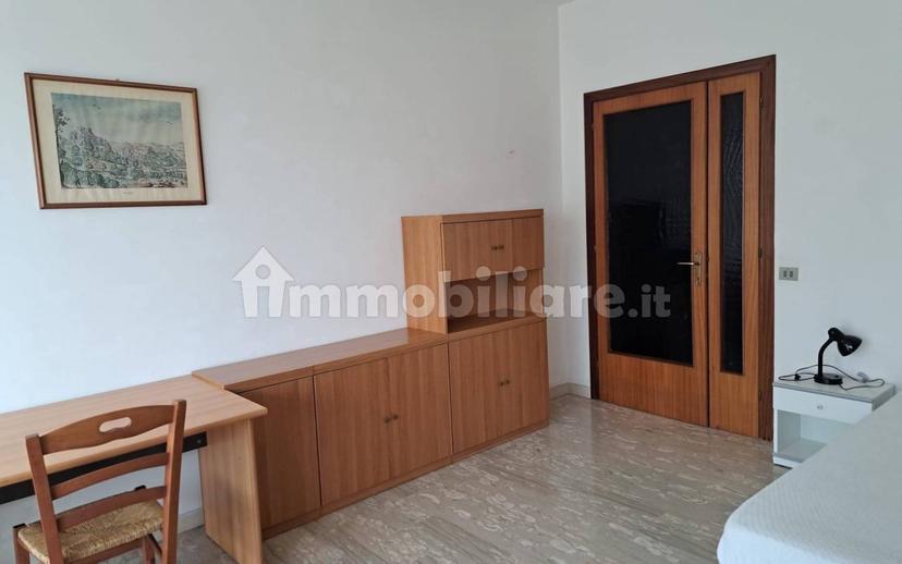 Stanza singola via Bonconte da Montefeltro 30, Urbino — foto 3 di 9