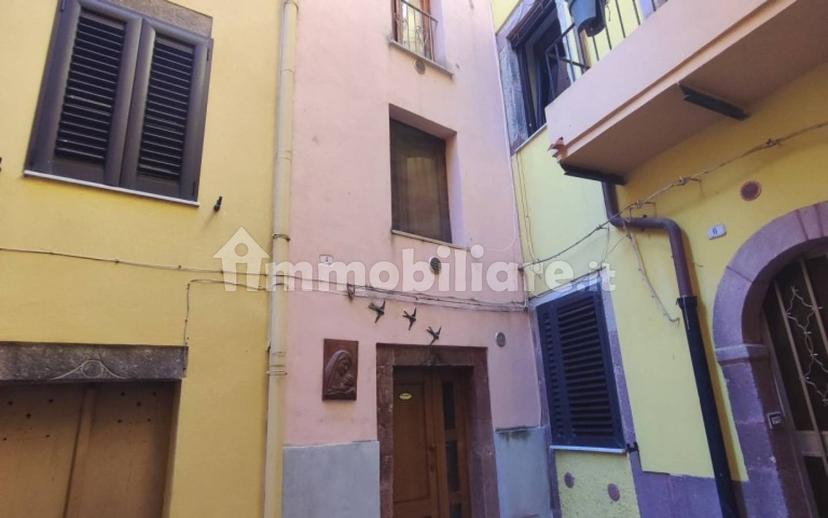 Terratetto unifamiliare Vico Senza Passo, Centro, Bosa — foto 12 di 19