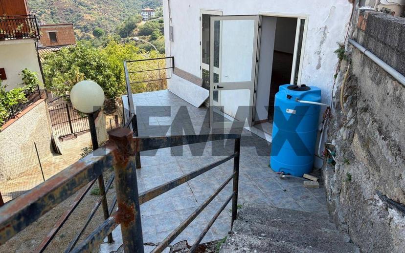 Appartamento buono stato, su più livelli, Centro, Bisignano — foto 2 di 45