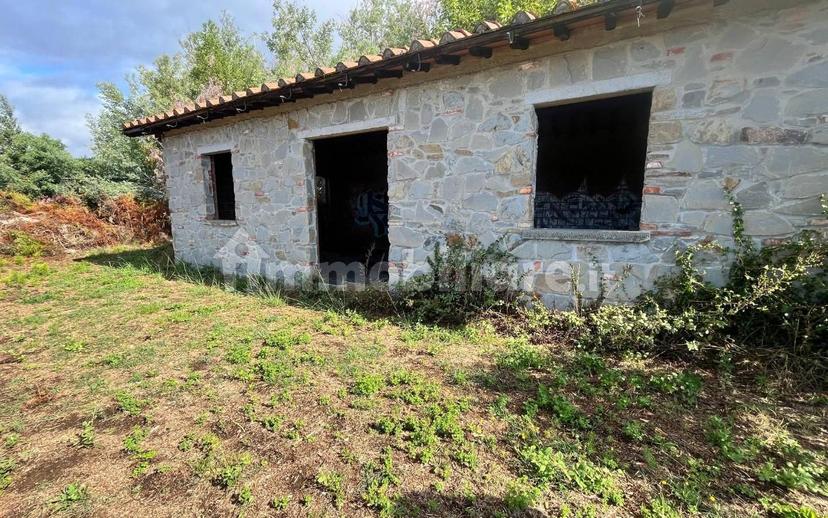 Rustico, da ristrutturare, 180 m², Margine Coperta Traversagna, Massa e Cozzile — foto 25 di 36