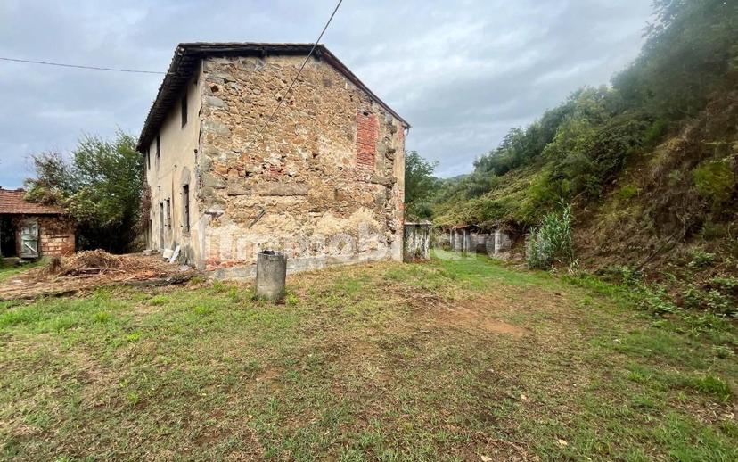 Rustico, da ristrutturare, 180 m², Margine Coperta Traversagna, Massa e Cozzile — foto 3 di 36