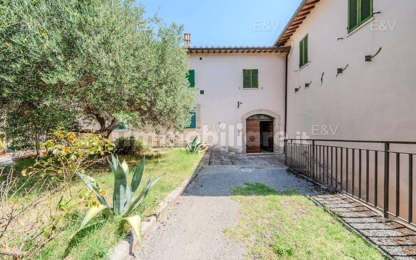 Trilocale via Poeta 9, Spello — foto 2 di 15