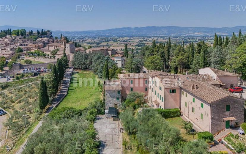Trilocale via Poeta 9, Spello — foto 8 di 15