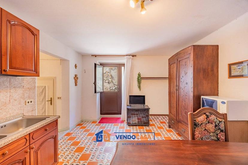Bilocale Vico del Centa 7, Centro, Albenga