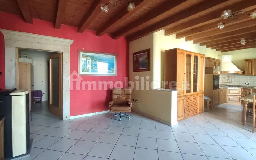 Trilocale via Venezia, Centro, Caltrano — foto 2 di 20