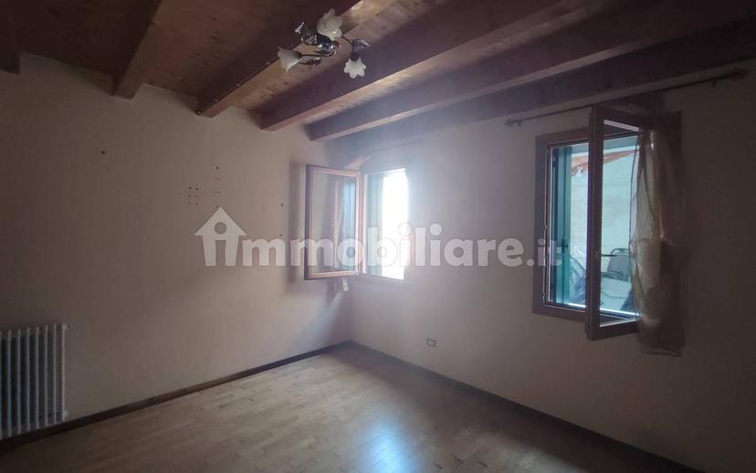 Trilocale via Venezia, Centro, Caltrano — foto 15 di 20