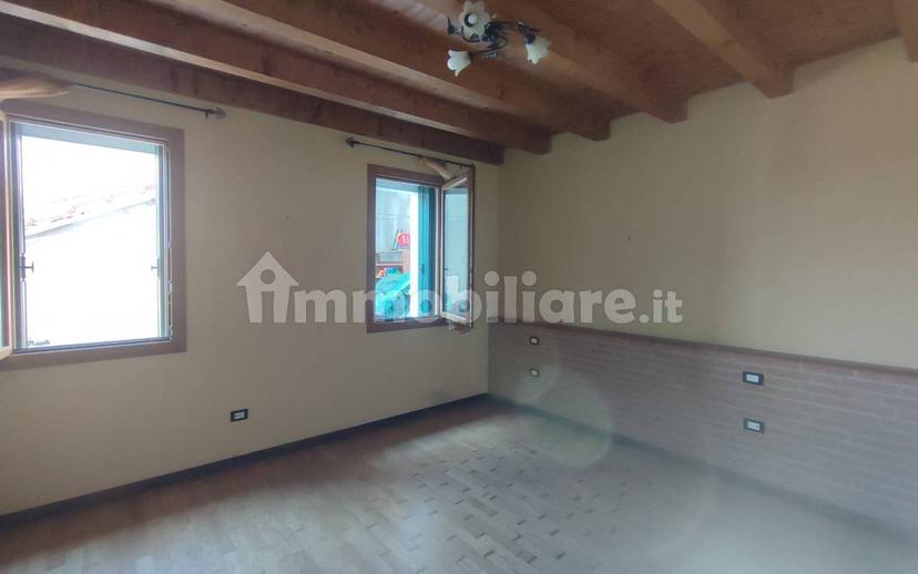 Trilocale via Venezia, Centro, Caltrano — foto 13 di 20