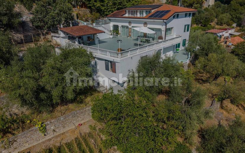 Villa unifamiliare via Ludovico Ariosto, Coldirodi, Sanremo — foto 2 di 43