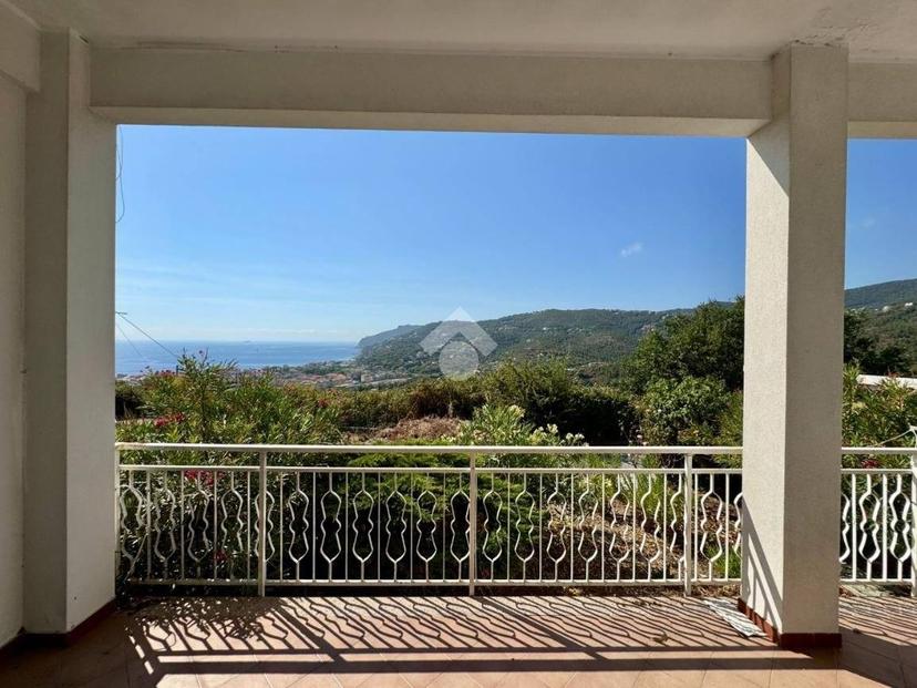 Villa bifamiliare via Alla Rocca 54, Spotorno — foto 3 di 46