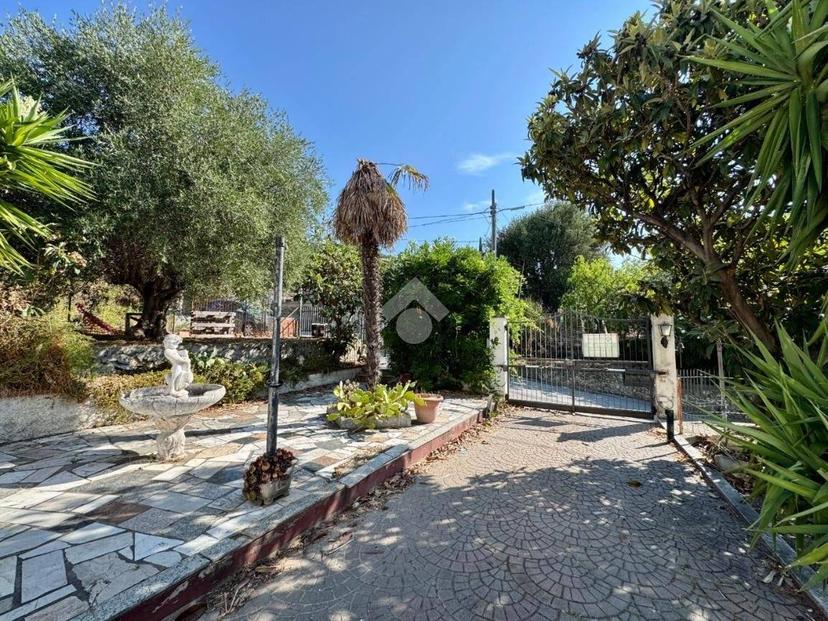 Villa bifamiliare via Alla Rocca 54, Spotorno — foto 38 di 46