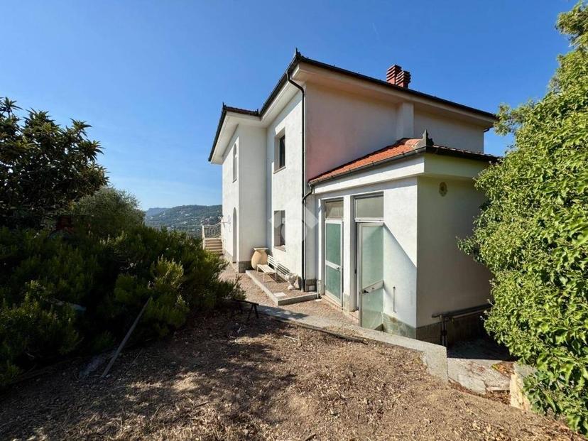 Villa bifamiliare via Alla Rocca 54, Spotorno — foto 2 di 46