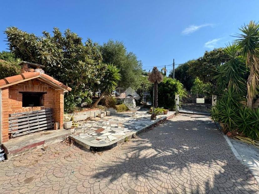 Villa bifamiliare via Alla Rocca 54, Spotorno — foto 28 di 46