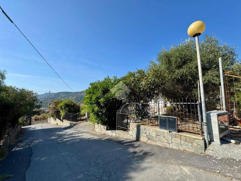 Villa bifamiliare via Alla Rocca 54, Spotorno — foto 37 di 46