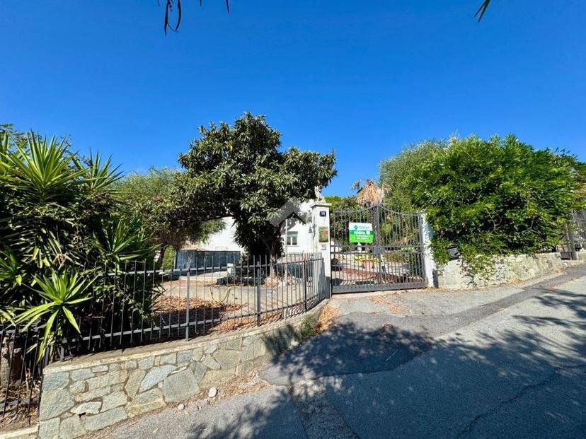 Villa bifamiliare via Alla Rocca 54, Spotorno — foto 36 di 46