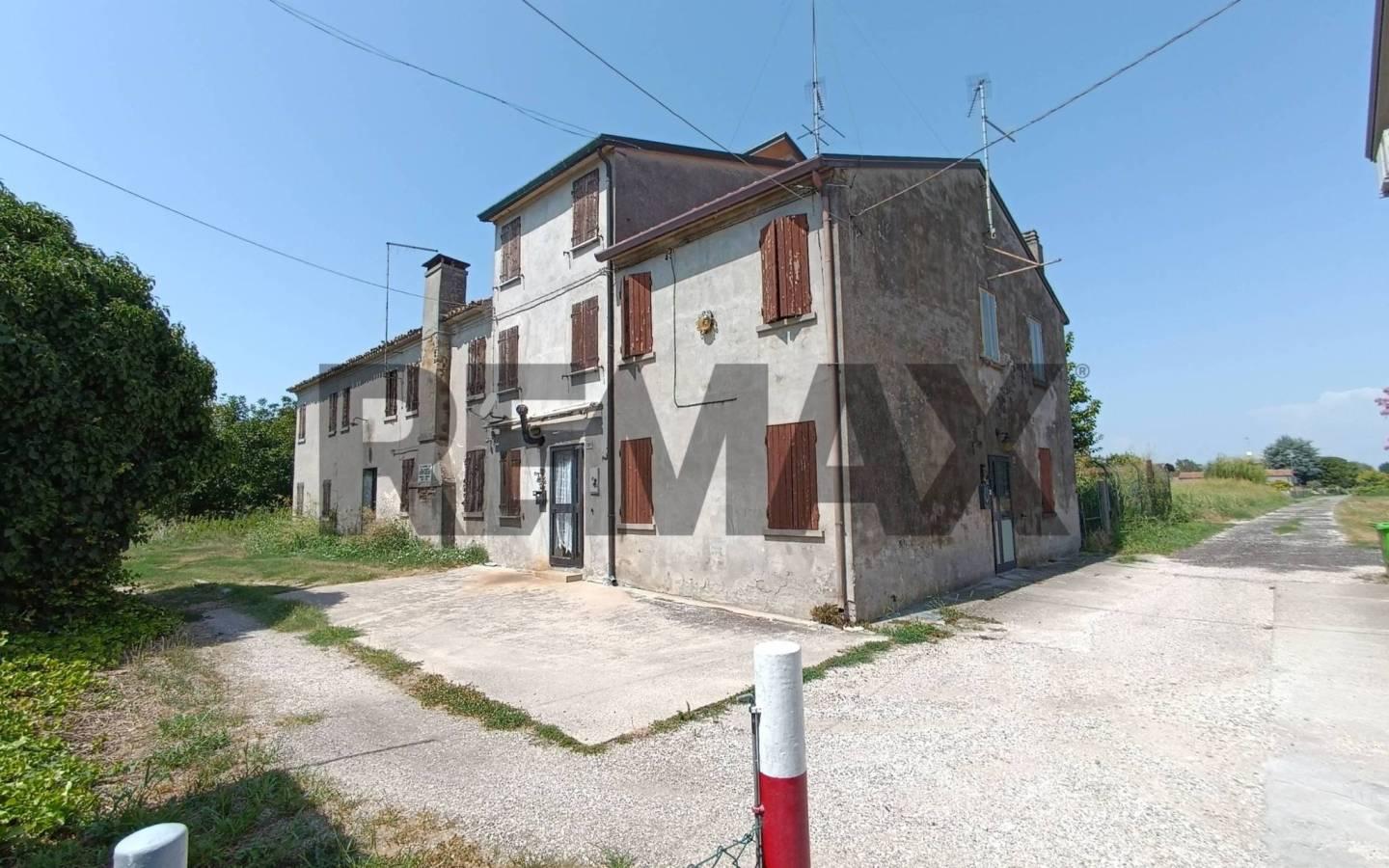 Rustico, da ristrutturare, 202 m², Stienta