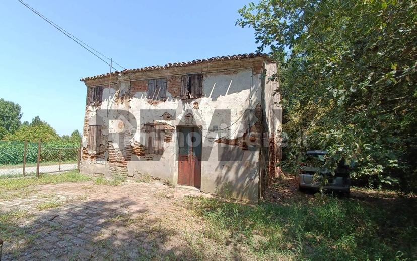 Rustico, da ristrutturare, 138 m², Canda — foto 4 di 6