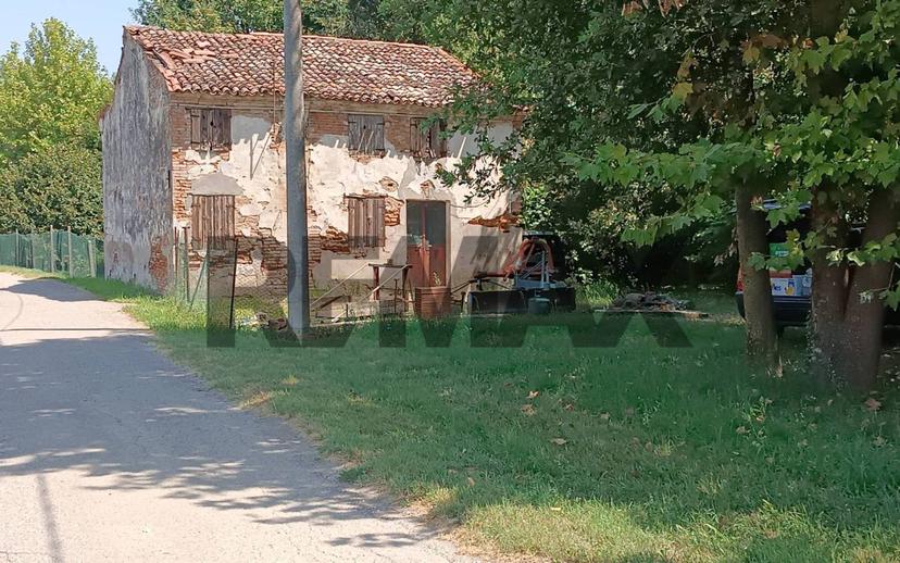 Rustico, da ristrutturare, 138 m², Canda — foto 5 di 6