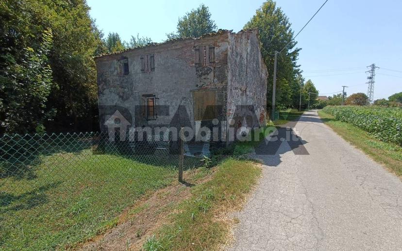 Rustico, da ristrutturare, 138 m², Canda — foto 2 di 6