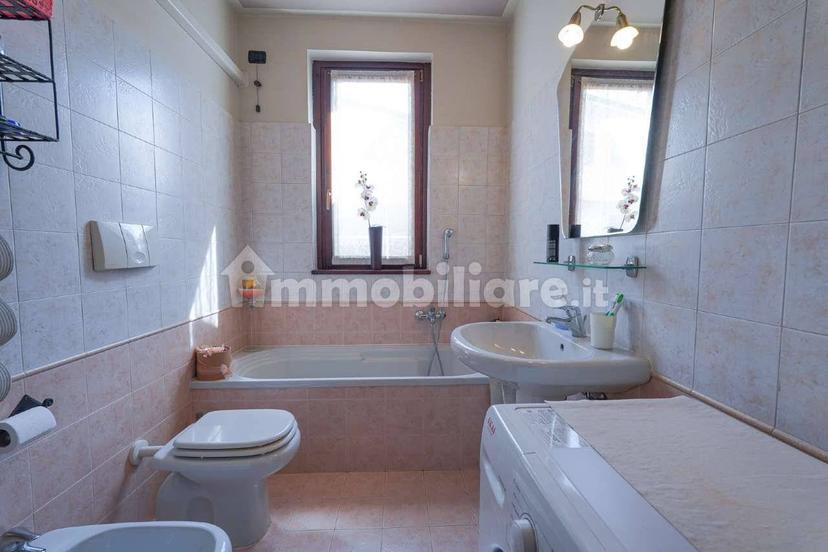 Trilocale via Gaetano Donizetti 9, Boltiere — foto 17 di 31