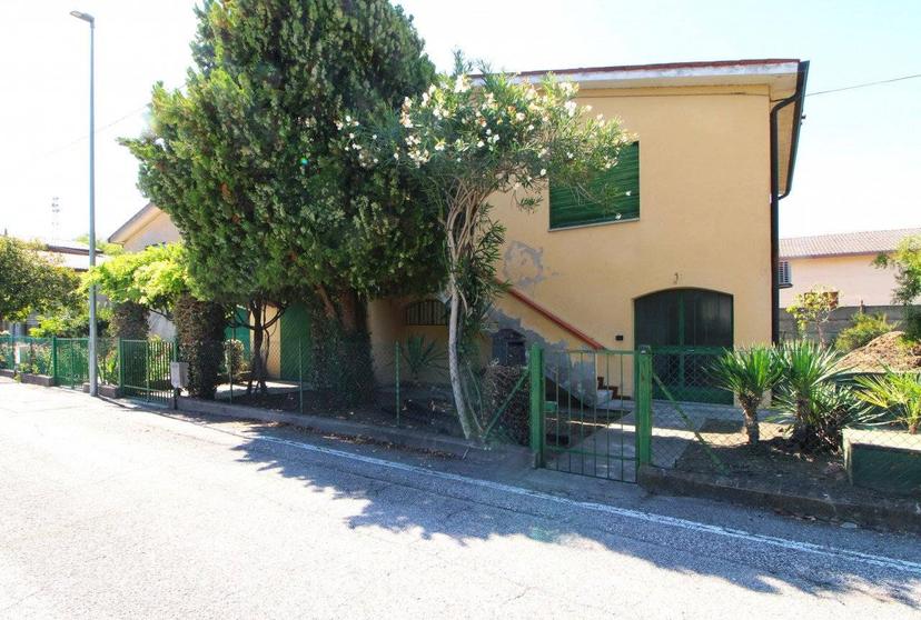 Villa bifamiliare via Papa Giovanni Ventitreesimo 13, Ca' Morosini, Sant'Urbano — foto 9 di 23