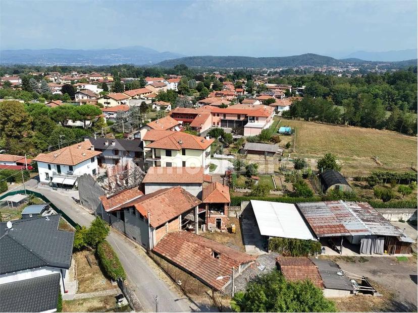 Rustico via Valsesia, 3, Centro, Castelletto Sopra Ticino — foto 4 di 16