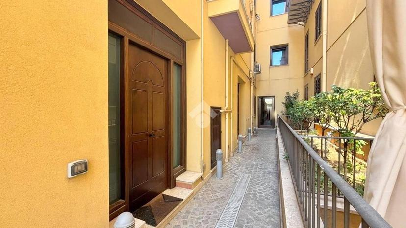 Bilocale ottimo stato, su più livelli, Università, Palermo