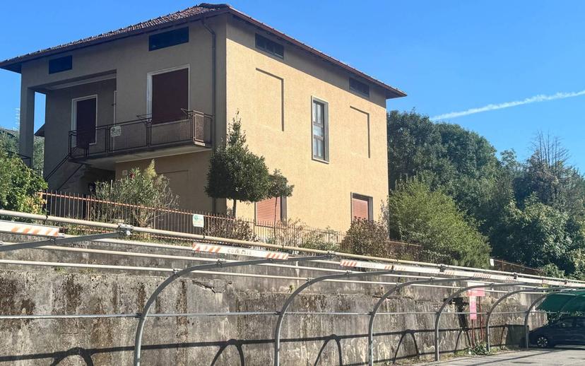 Villa unifamiliare via della Valletta, Bizzozzero, Varese — foto 10 di 23