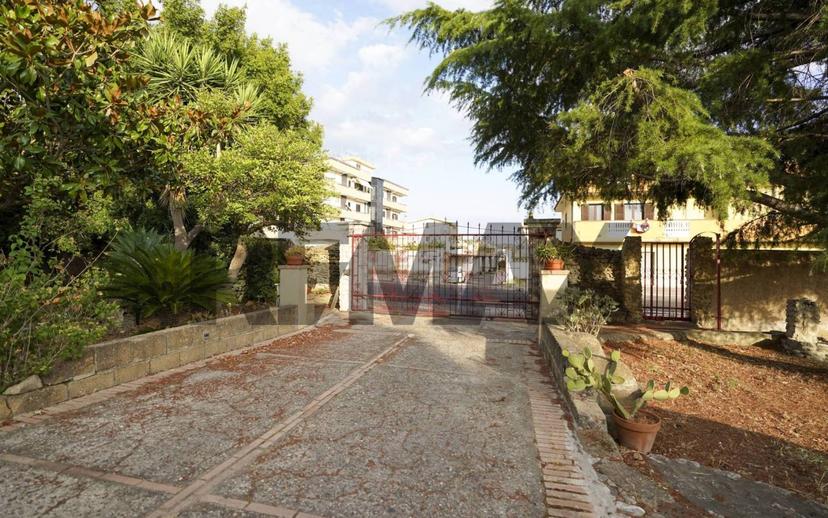 Villa unifamiliare via Nazioni Unite 190, Tufolo, Farina, Crotone — foto 12 di 24