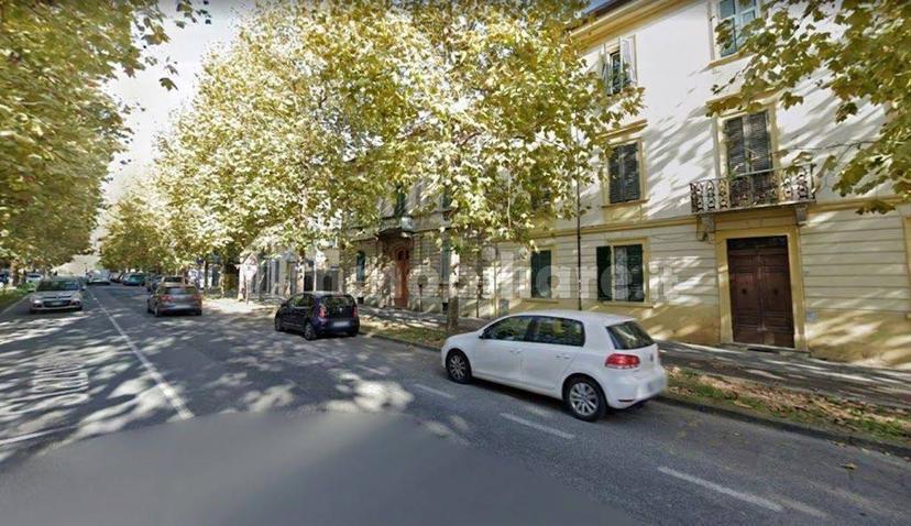 Trilocale viale Stazione 27, Centro, Massa