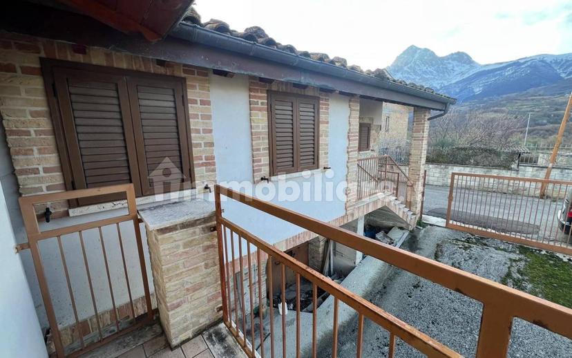 Villa unifamiliare Contrada Cesa di Francia, Isola del Gran Sasso d'Italia — foto 2 di 19