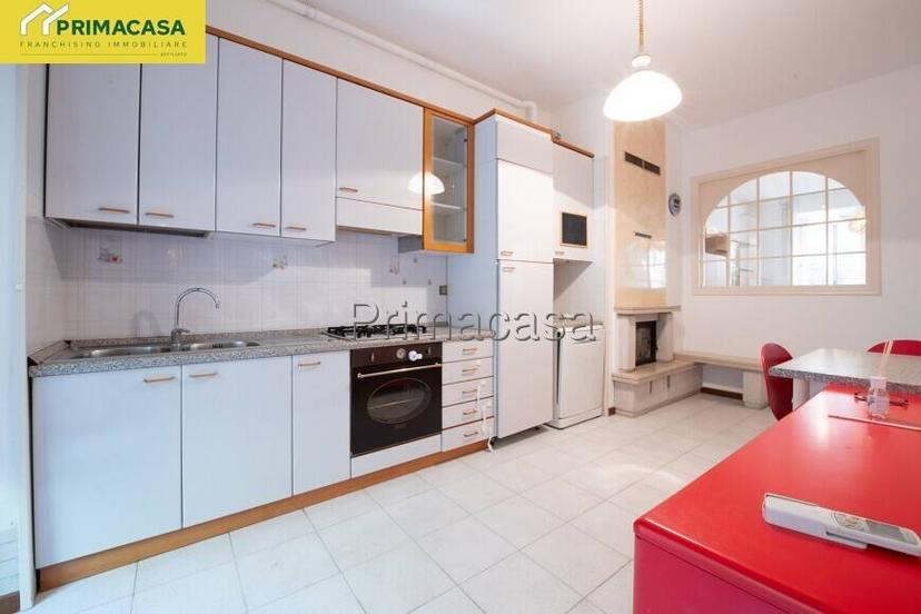 Bilocale via valle fiorita 28, Centro, Gardone Riviera — foto 18 di 20
