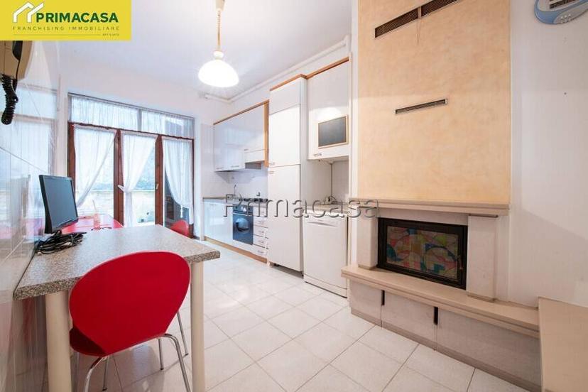 Bilocale via valle fiorita 28, Centro, Gardone Riviera — foto 3 di 20