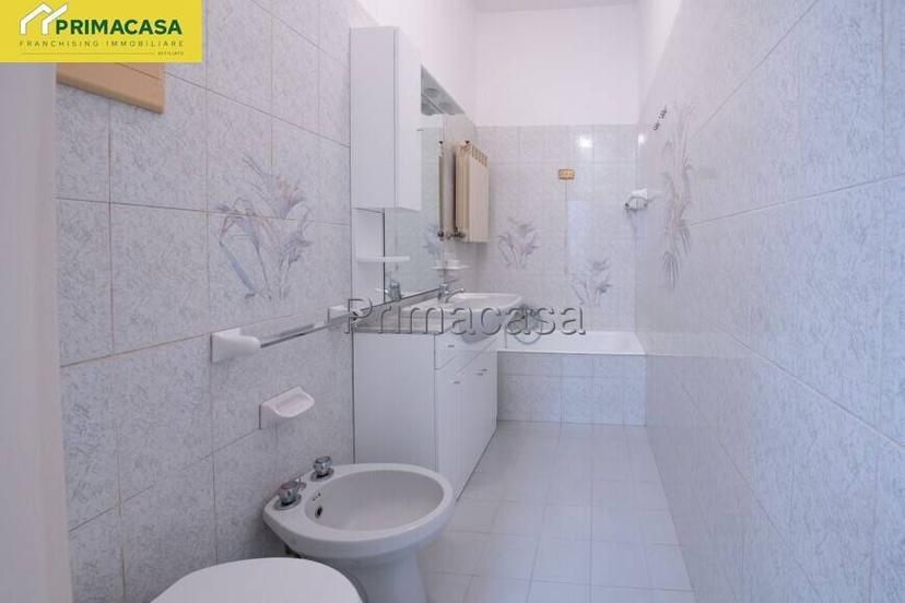 Bilocale via valle fiorita 28, Centro, Gardone Riviera — foto 16 di 20