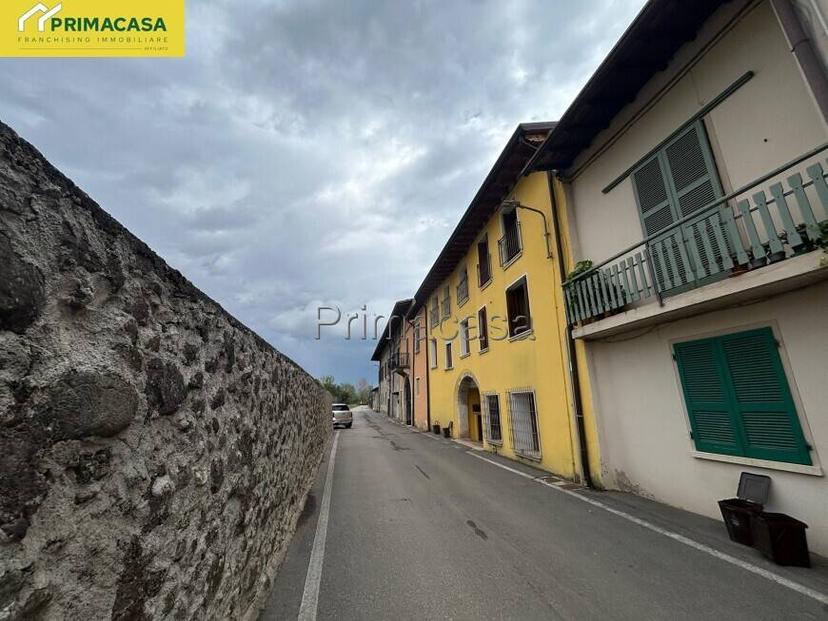 Trilocale gerole 18, Centro, Prevalle