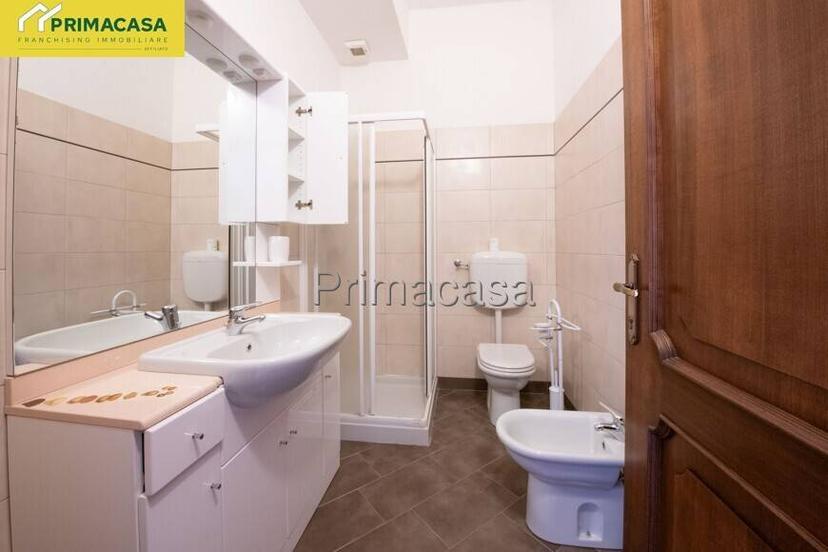 Bilocale via valle fiorita 28, Centro, Gardone Riviera — foto 6 di 20