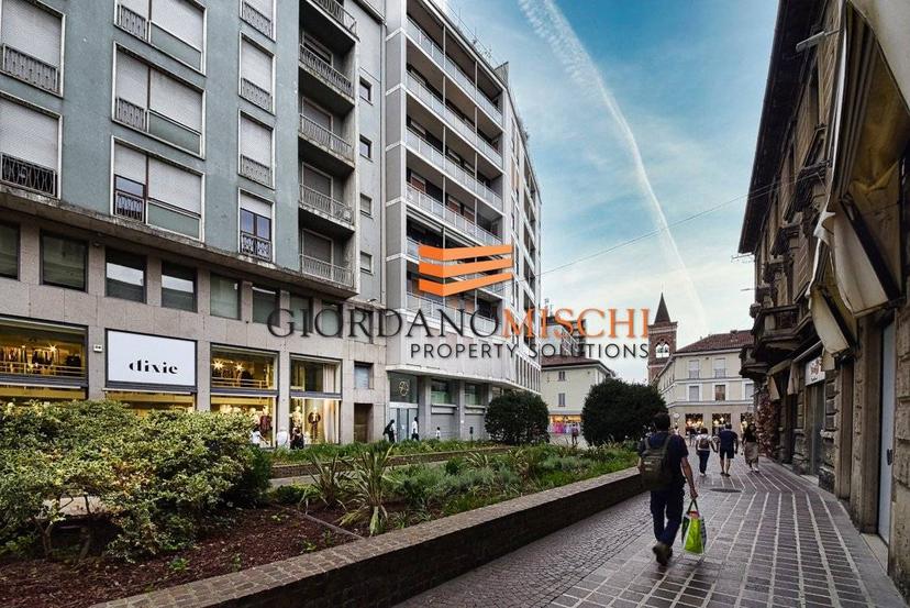 Quadrilocale via Italia 44, Centro Storico, Monza — foto 20 di 53