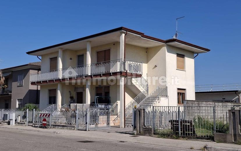 Villa bifamiliare via Umberto I, Centro, Bovolone — foto 18 di 20