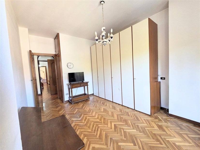 Appartamento viale Stazione, Centro, Massa