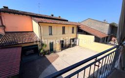 Trilocale piazza Caduti, Centro, Fiesse