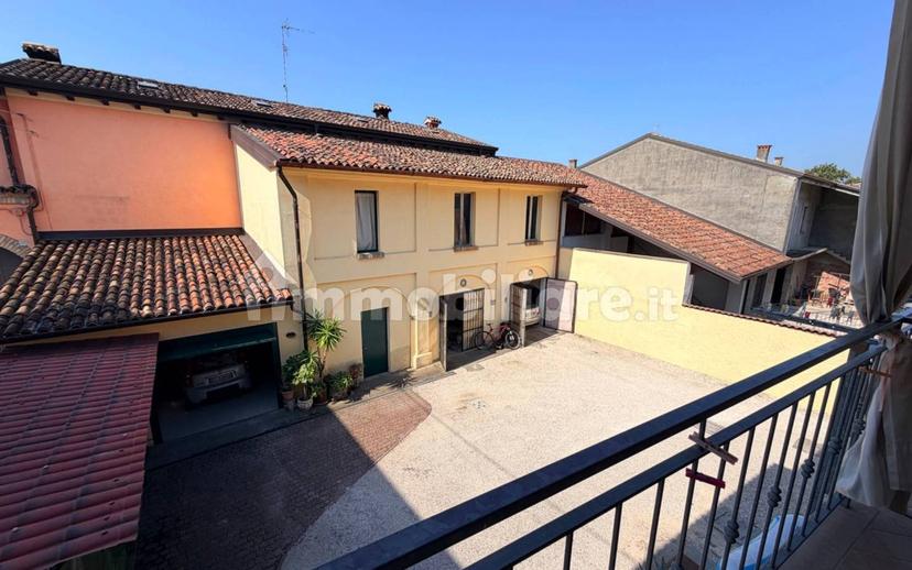 Trilocale piazza Caduti, Centro, Fiesse