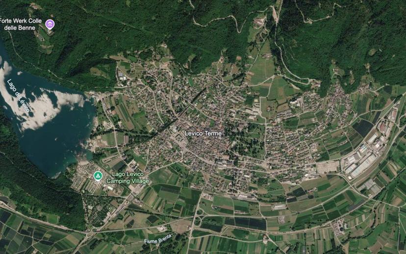 Trilocale via Monsignor D. Caproni 36, Centro, Levico Terme — foto 13 di 16