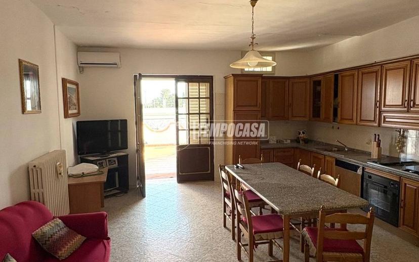 Terratetto unifamiliare 121 m², buono stato, Giuggianello — foto 5 di 27