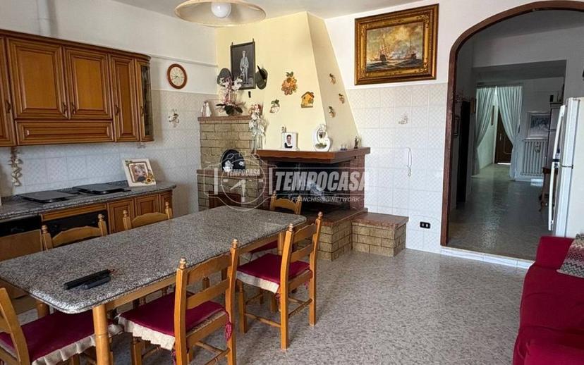 Terratetto unifamiliare 121 m², buono stato, Giuggianello — foto 10 di 27