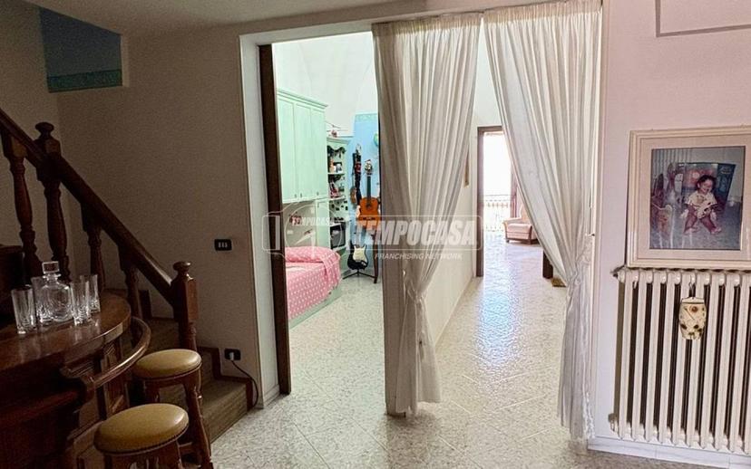 Terratetto unifamiliare 121 m², buono stato, Giuggianello — foto 13 di 27