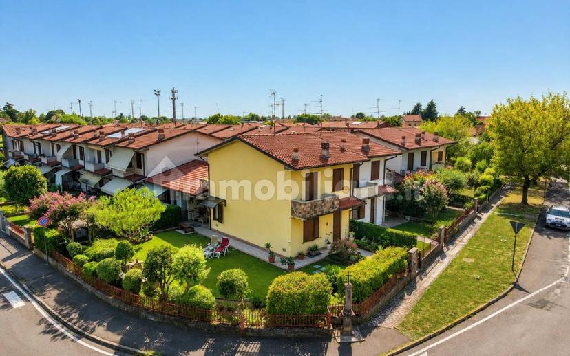 Villa bifamiliare via John Fitzgerald Kennedy, Cologne — foto 4 di 31