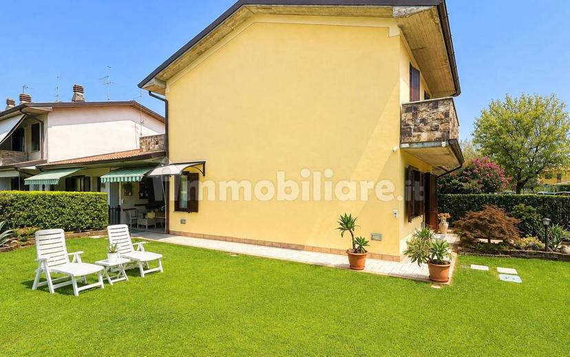 Villa bifamiliare via John Fitzgerald Kennedy, Cologne — foto 22 di 31
