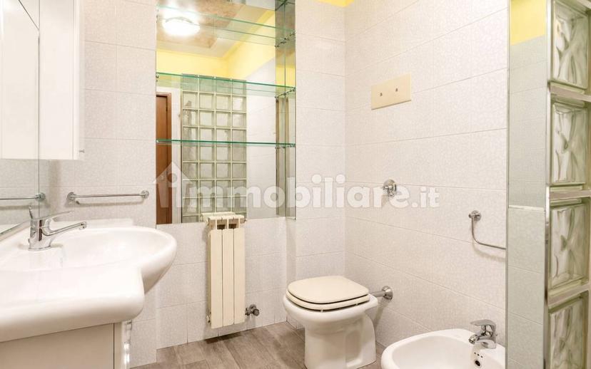 Villa bifamiliare via John Fitzgerald Kennedy, Cologne — foto 3 di 31