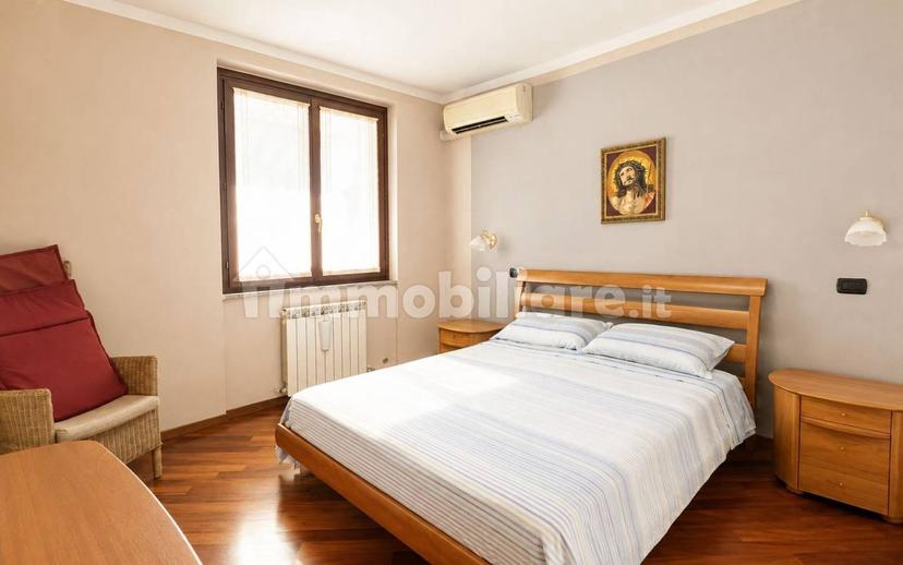 Villa bifamiliare via John Fitzgerald Kennedy, Cologne — foto 8 di 31