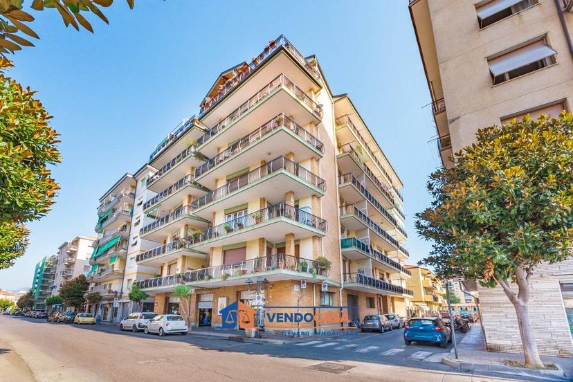 Bilocale via Giacomo Massone 3, Centro, Albenga
