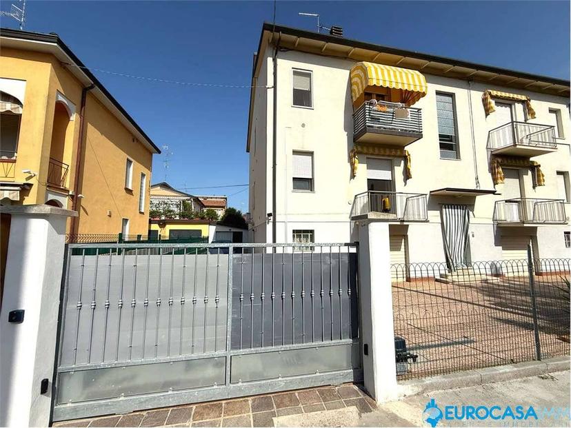 Trilocale via Bonasio , 6, Centro, Fabbrico — foto 8 di 30
